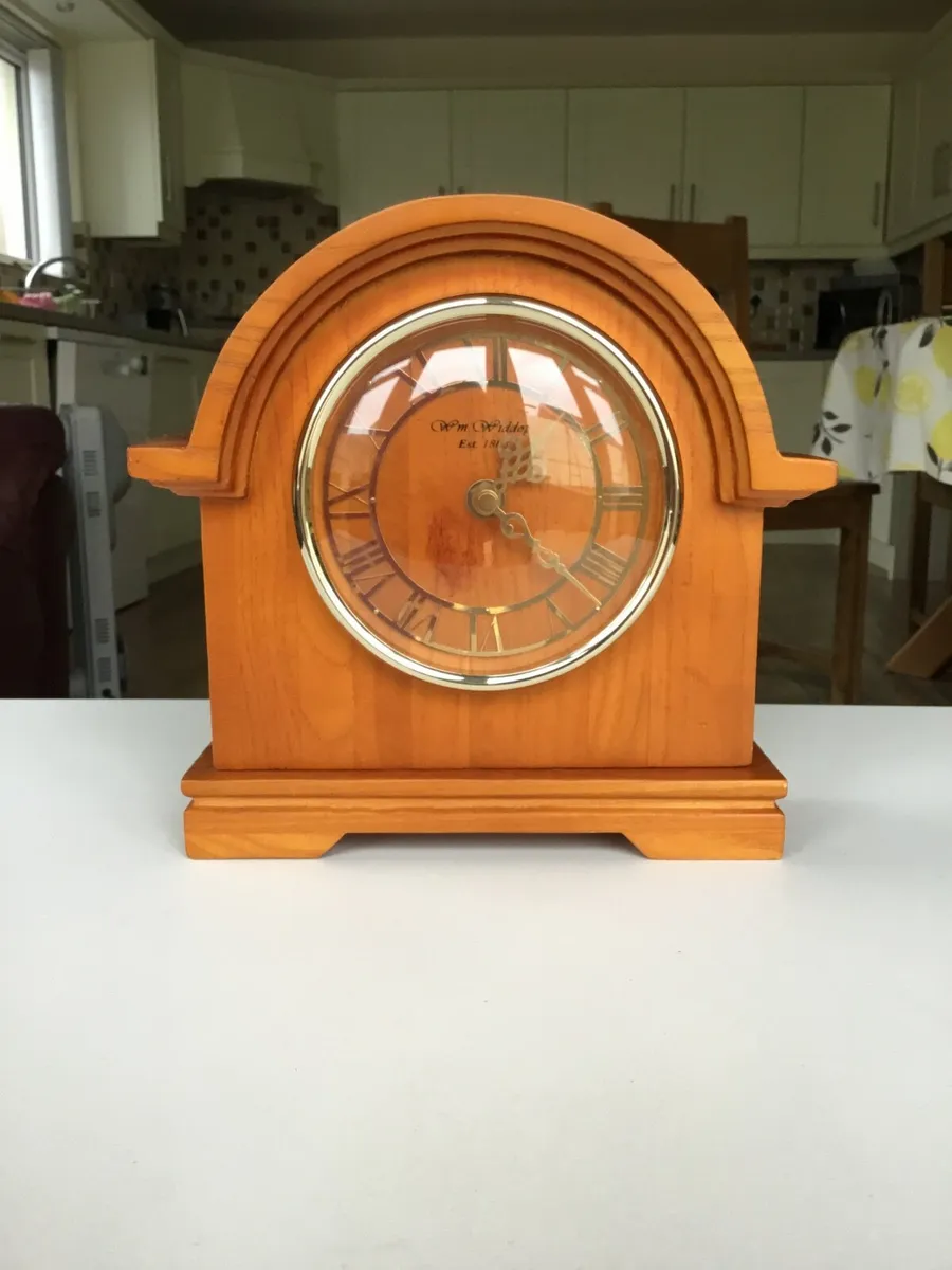 Battery mantle clock - Image 1