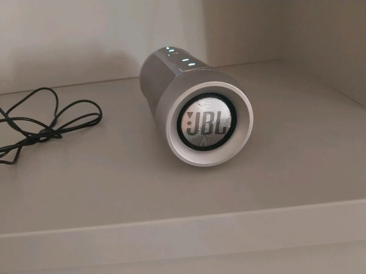 jbl charge 2 bluetooth speaker - Image 1