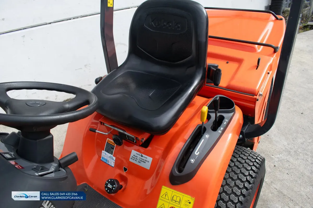 2023 Kubota GR2120 ride-on lawnmower - Image 4