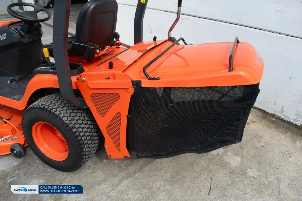 2023 Kubota GR2120 ride-on lawnmower - Image 3