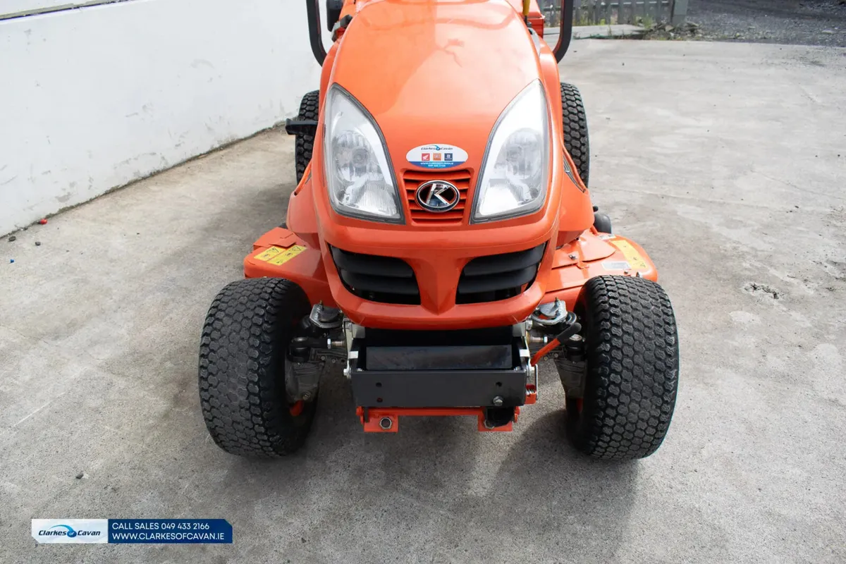 2023 Kubota GR2120 ride-on lawnmower - Image 2