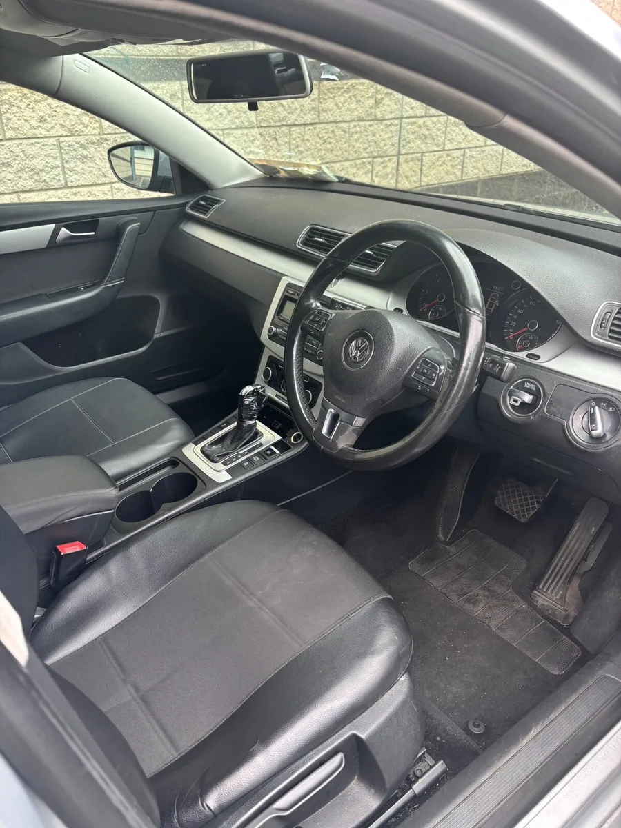 Volkswagen Passat 2011 - Image 4