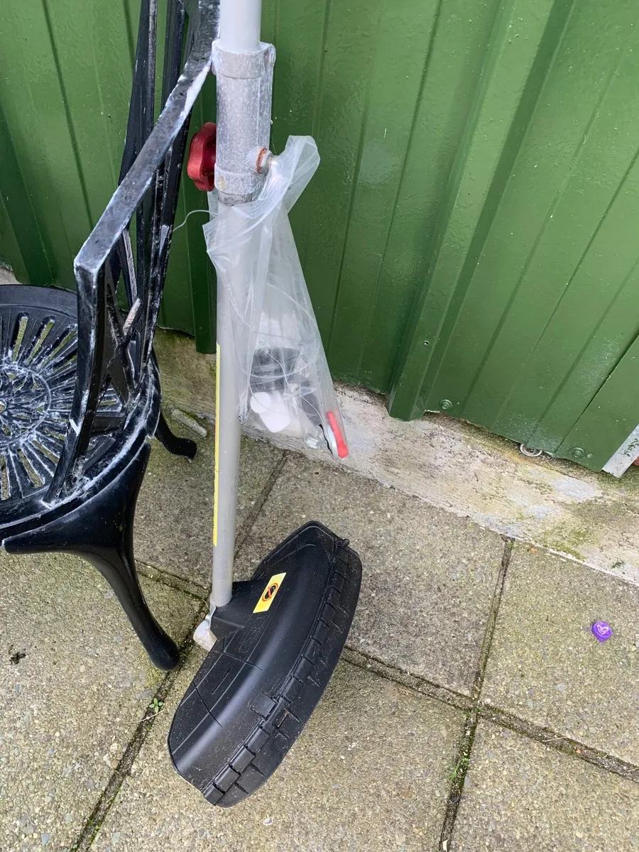 Large garden strimmer - Image 4