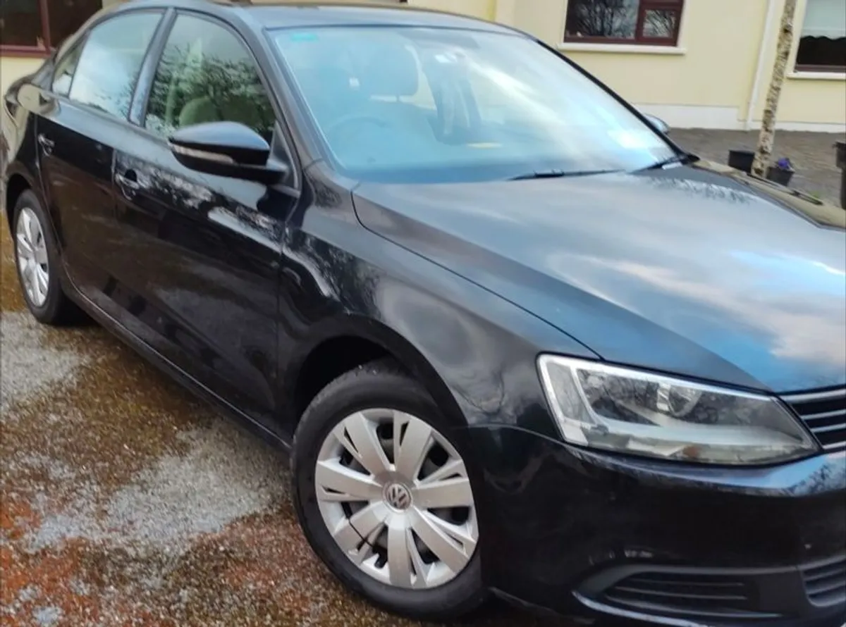 2012 Volkswagen Jetta - Image 2