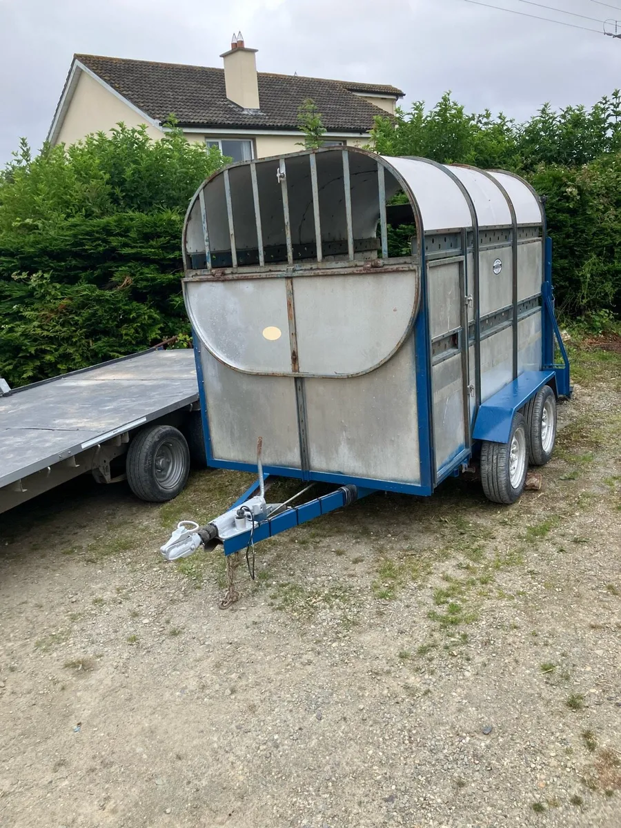 Trailer - Image 1