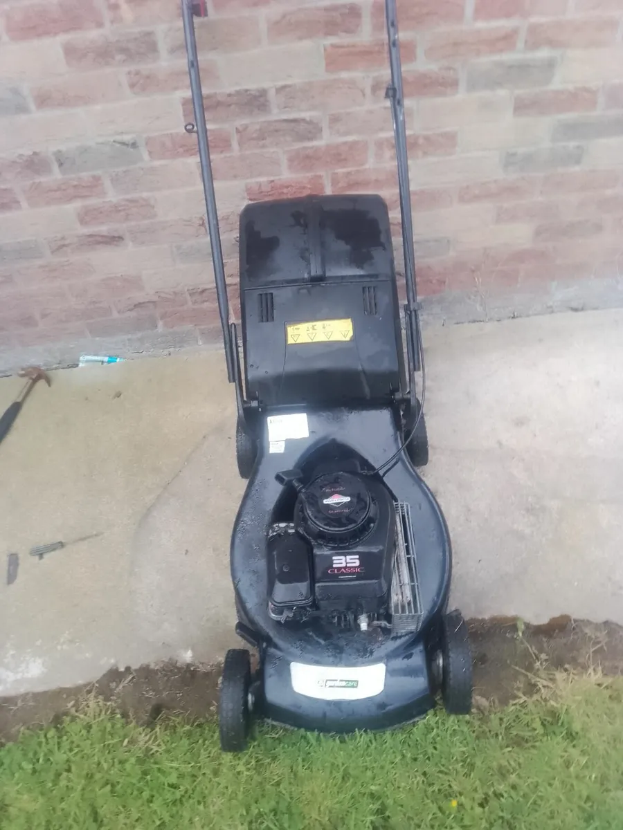 Petrol lawnmower - Image 1