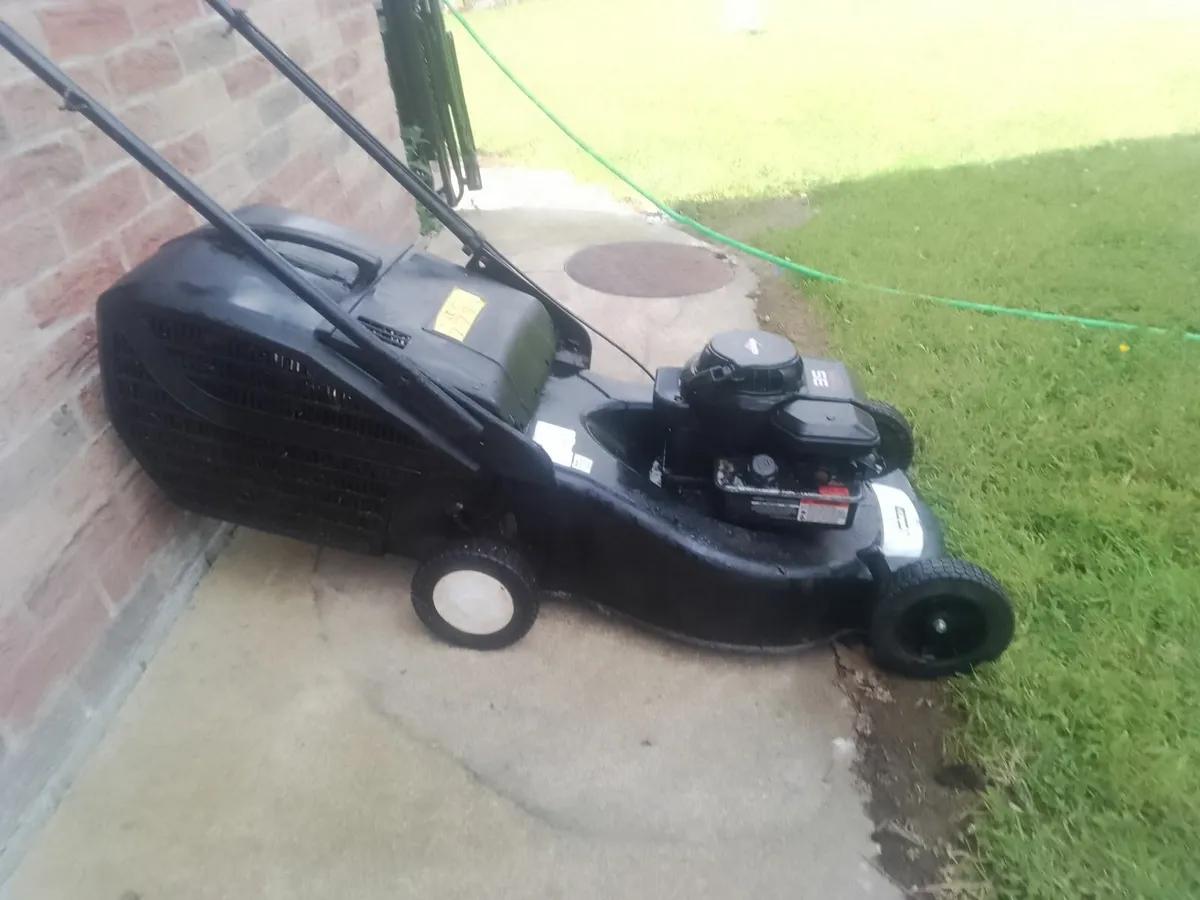 Petrol lawnmower - Image 3