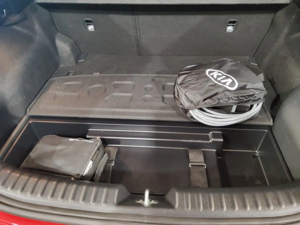 Kia Xceed 1.6 GDI Phev Trailer - Image 4