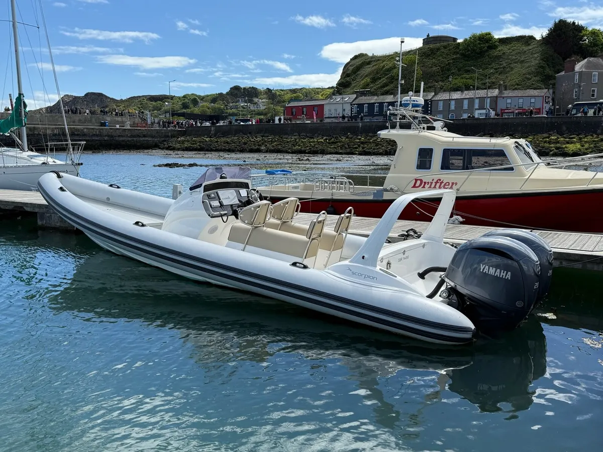 Scorpion 880 w/ Twin Yamaha 200hp - Image 1