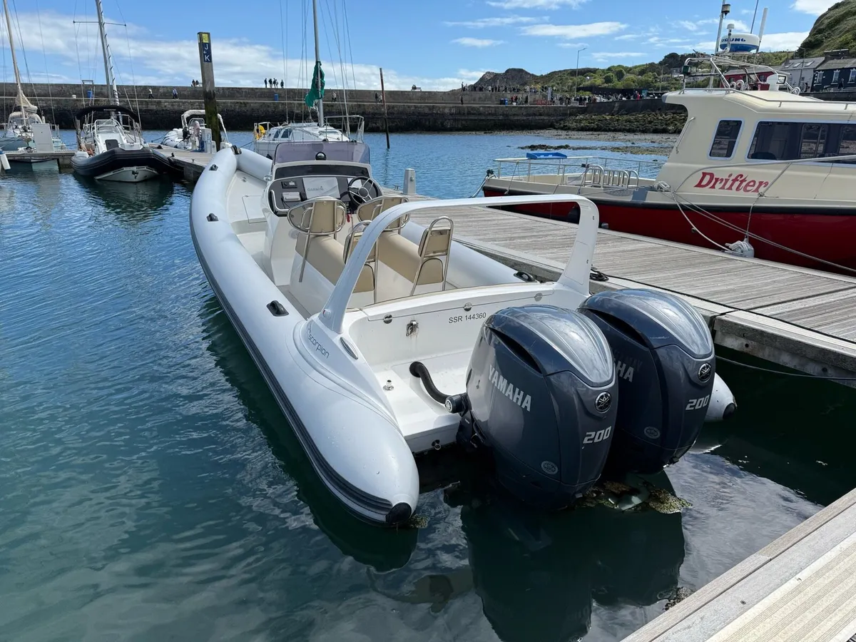 Scorpion 880 w/ Twin Yamaha 200hp - Image 2