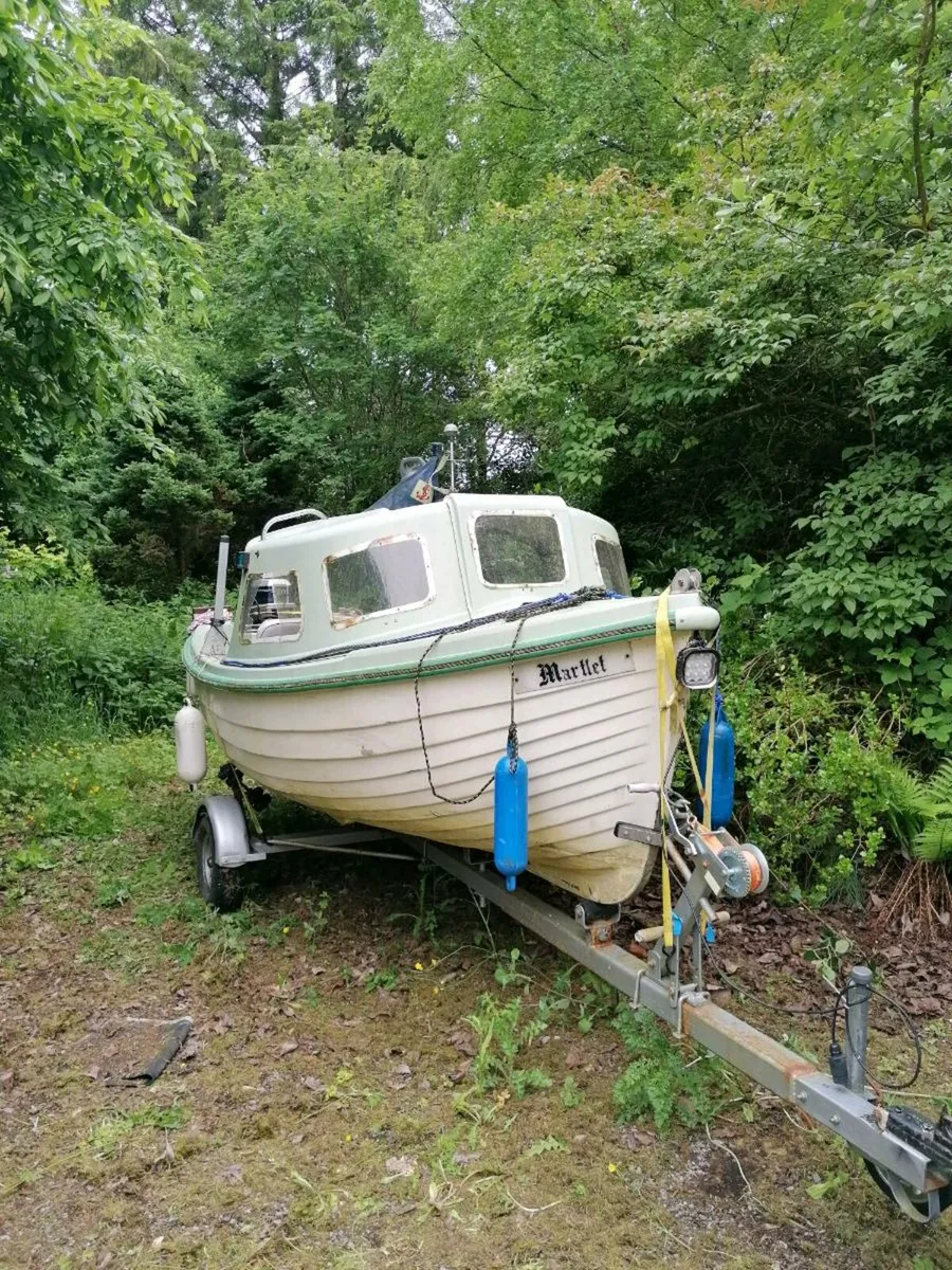 Lake fishing boat - Image 1