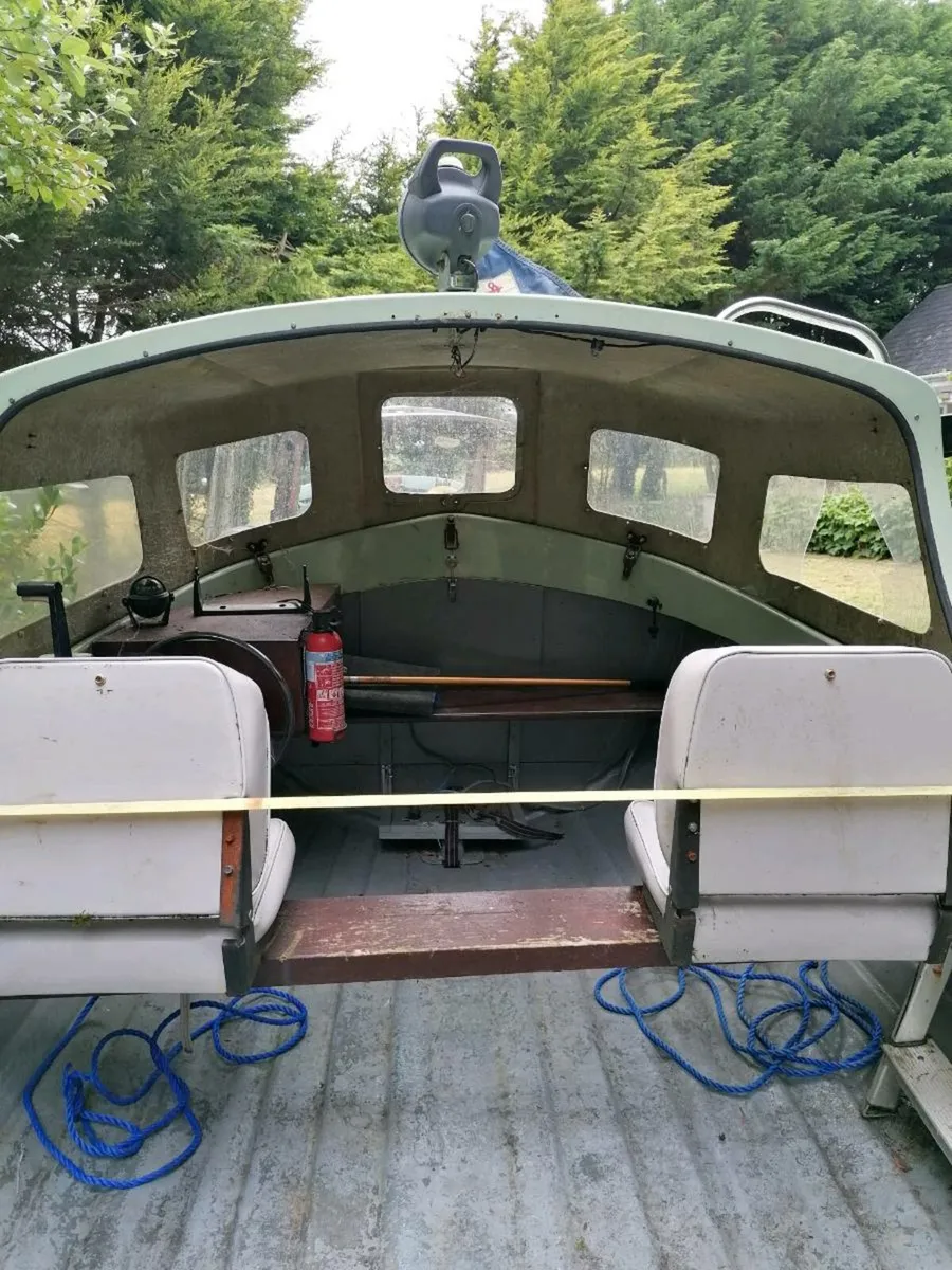 Lake fishing boat - Image 4
