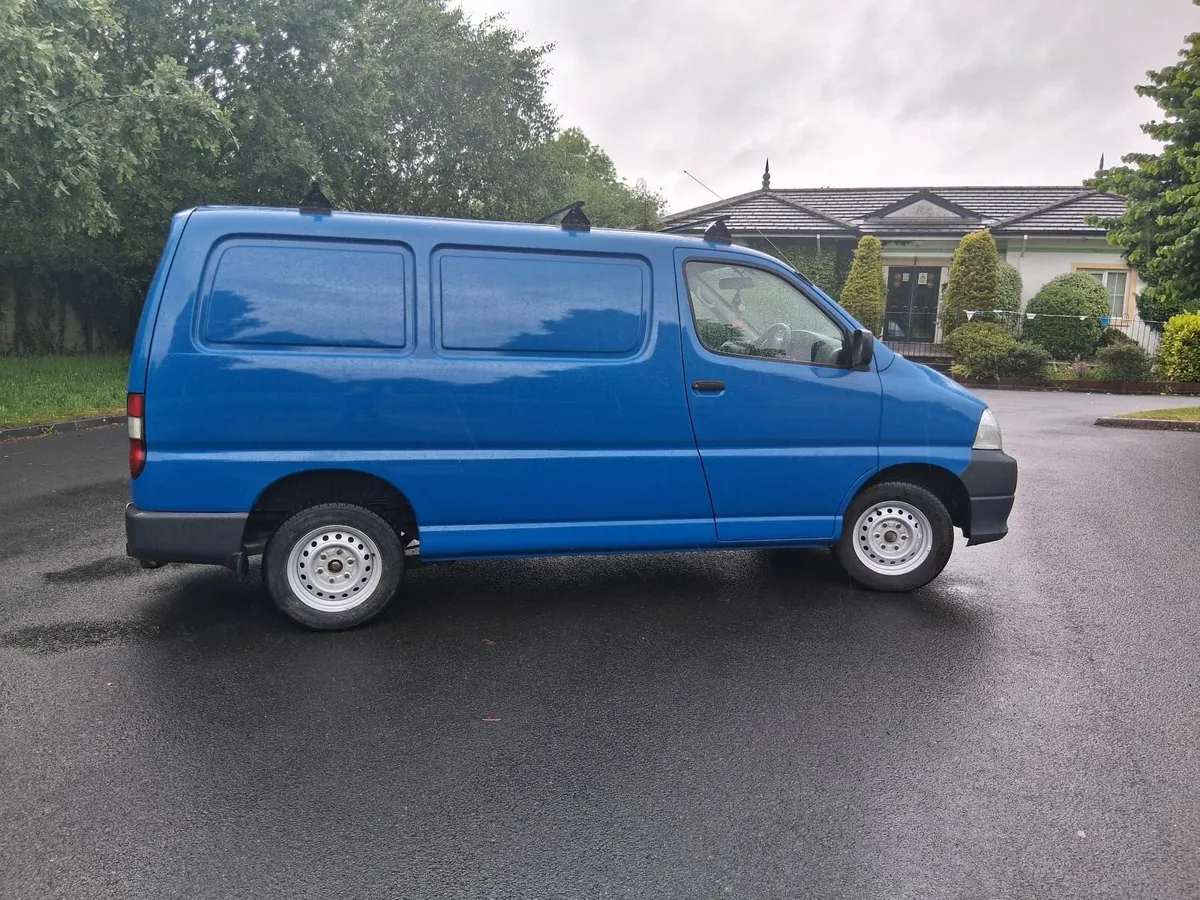 2011 SWB Toyota HIACE VAN IS LIKE NEW - Image 2