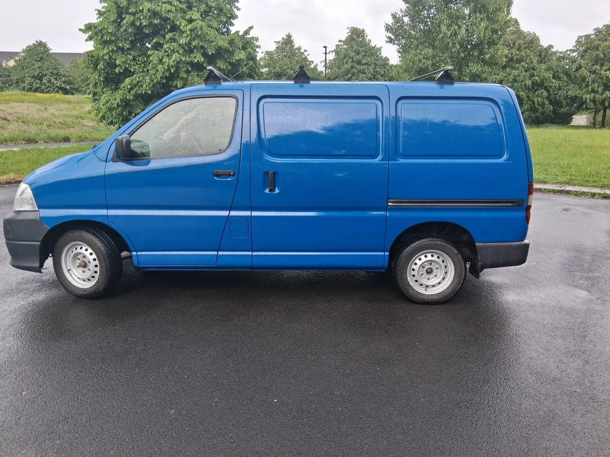 2011 SWB Toyota HIACE VAN IS LIKE NEW - Image 4