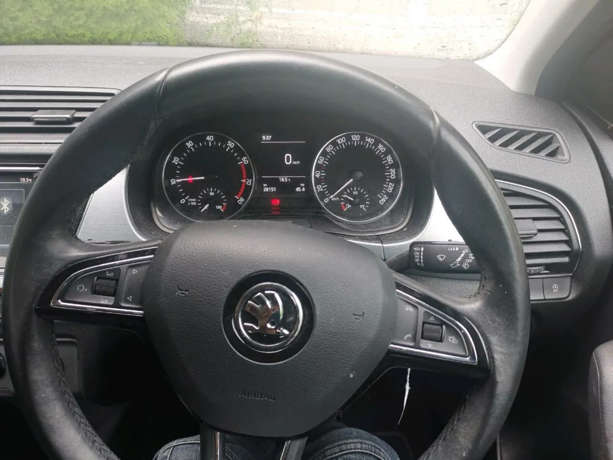 Car - Image 4