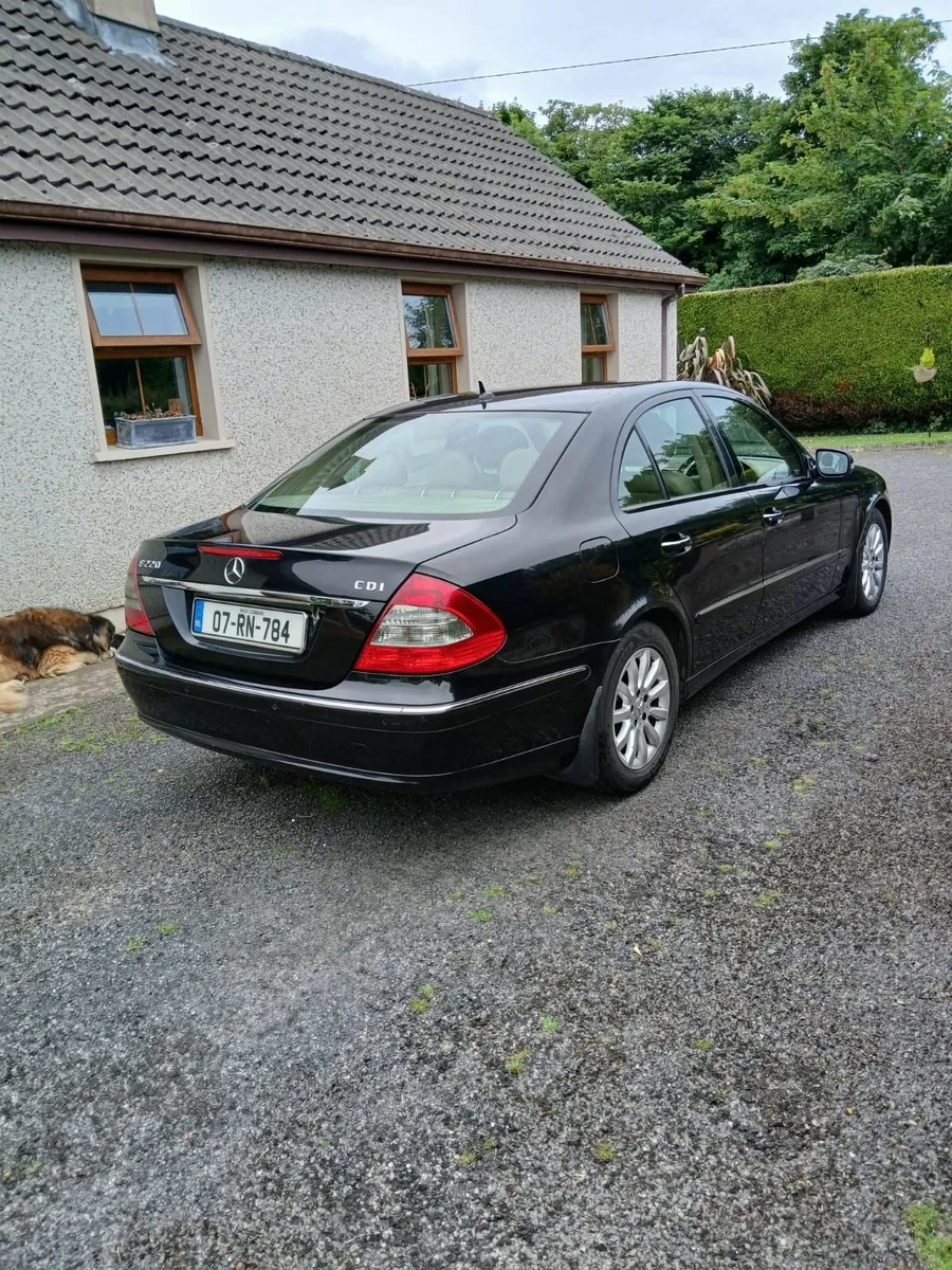Mercedes-Benz E-Class 2007 - Image 3