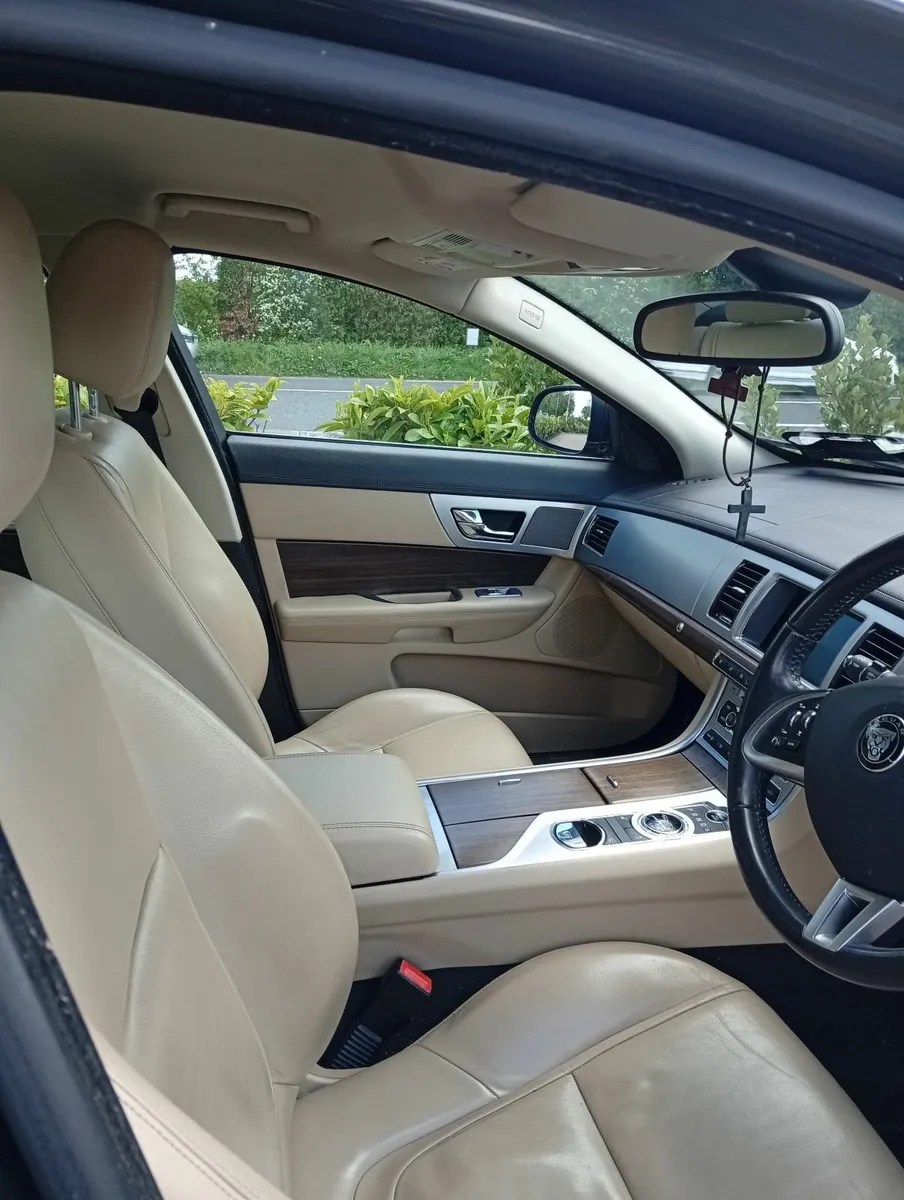 Jaguar XF 2014 - Image 4