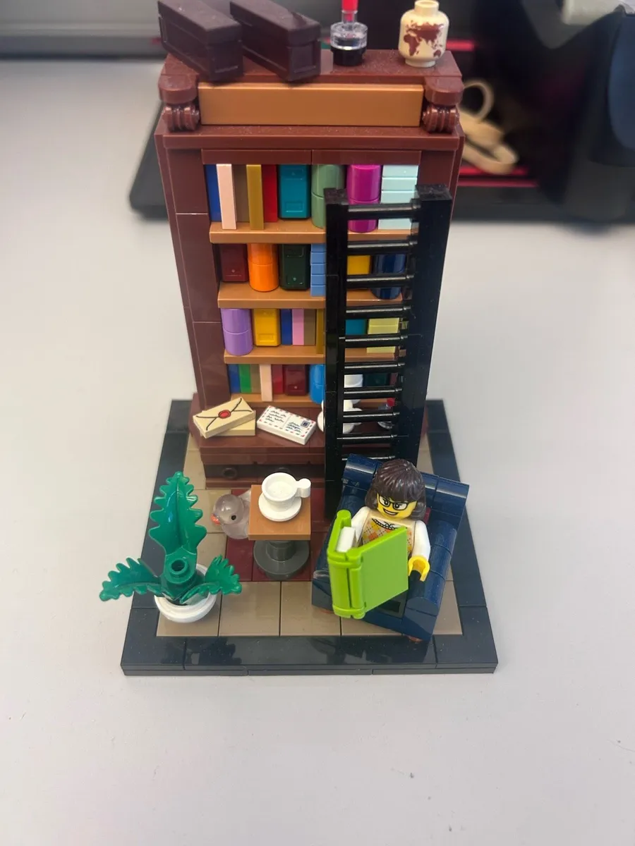 LEGO Mini Book Nook Scene - Image 1