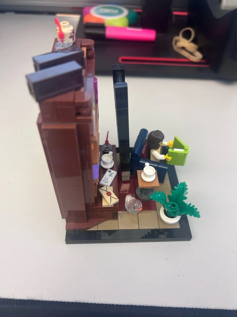 LEGO Mini Book Nook Scene - Image 2