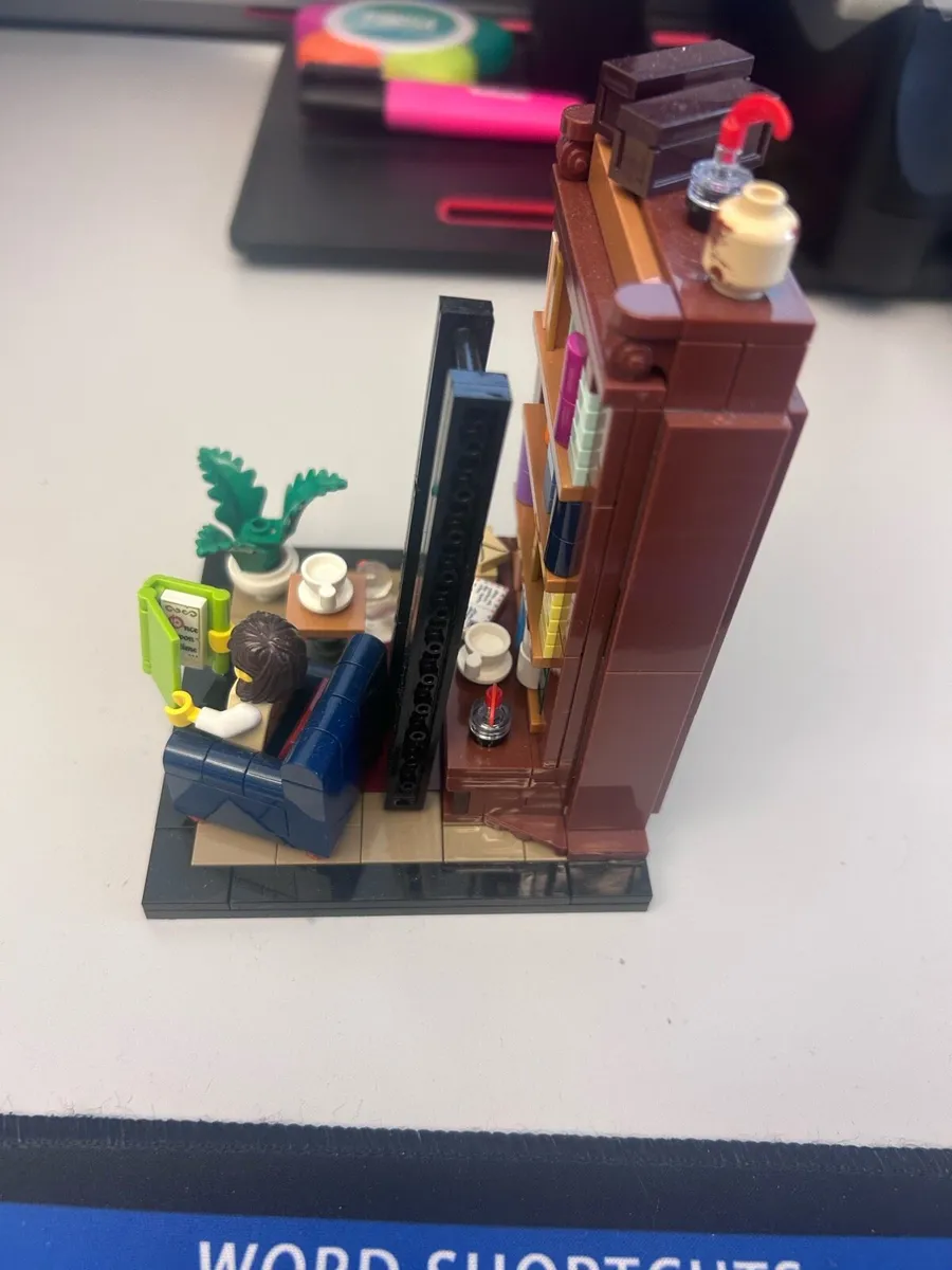LEGO Mini Book Nook Scene - Image 4
