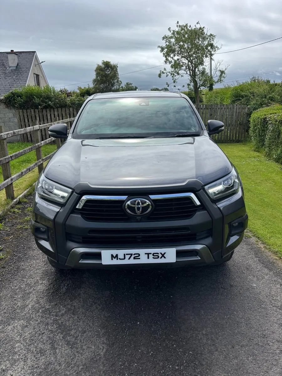 TOYOTA HILUX Invincible X 2022 - Image 2