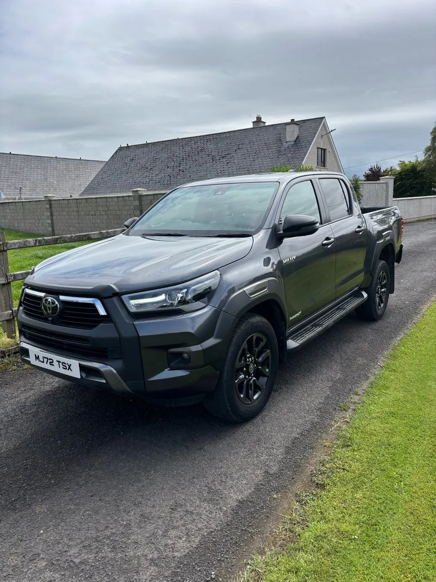 TOYOTA HILUX Invincible X 2022 - Image 3