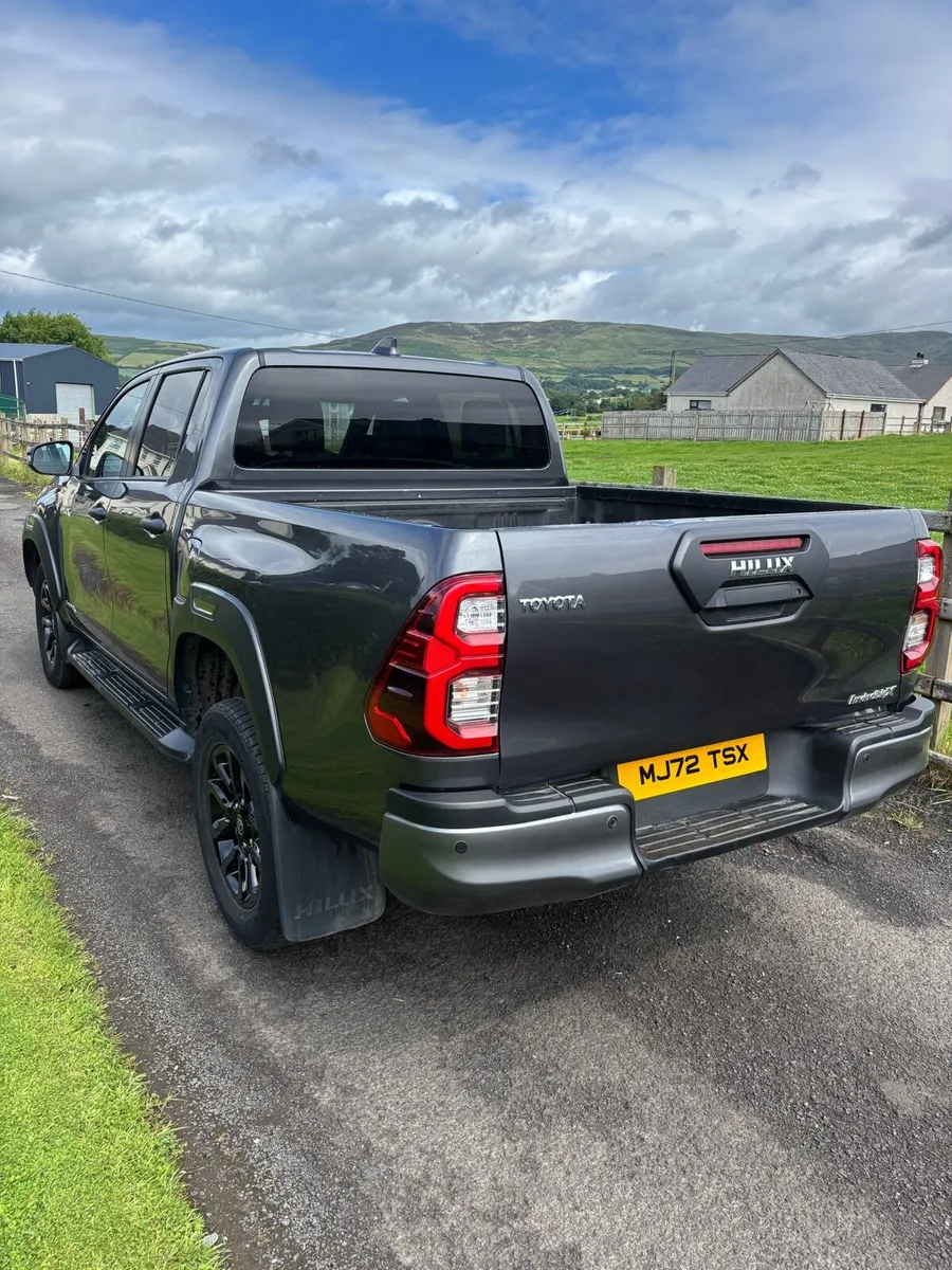 TOYOTA HILUX Invincible X 2022 - Image 4