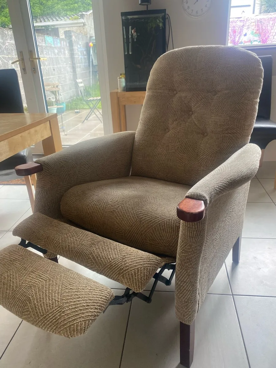 Manual recliner armchair size XL high quality - Image 2