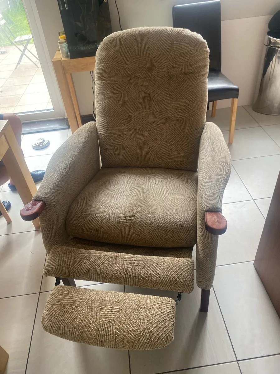 Manual recliner armchair size XL high quality - Image 3