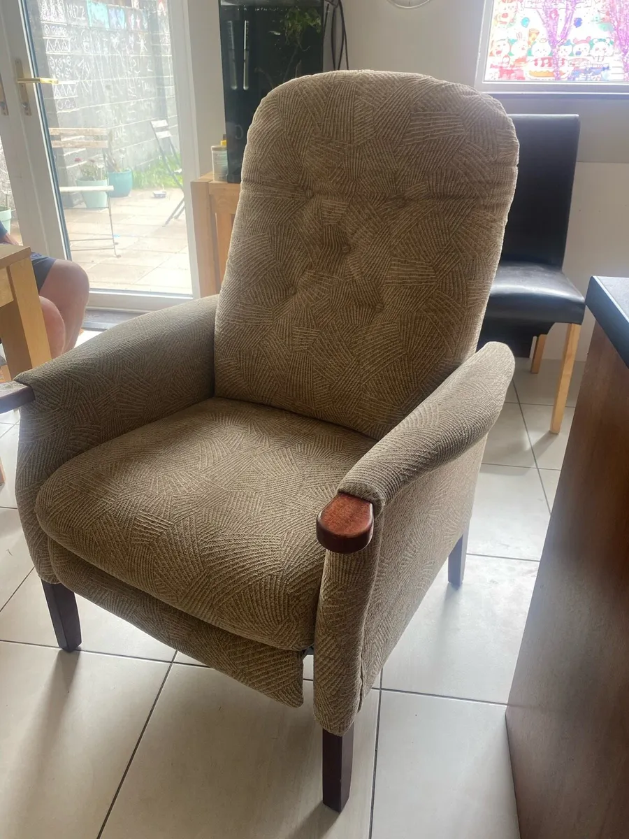 Manual recliner armchair size XL high quality - Image 4