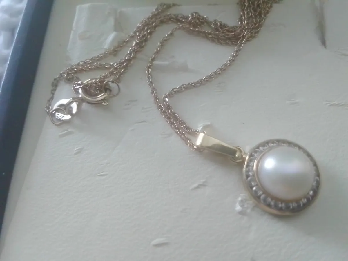 9CT GOLD VINTAGE PEARL & TOPAZ PENDANT 18" - Image 3