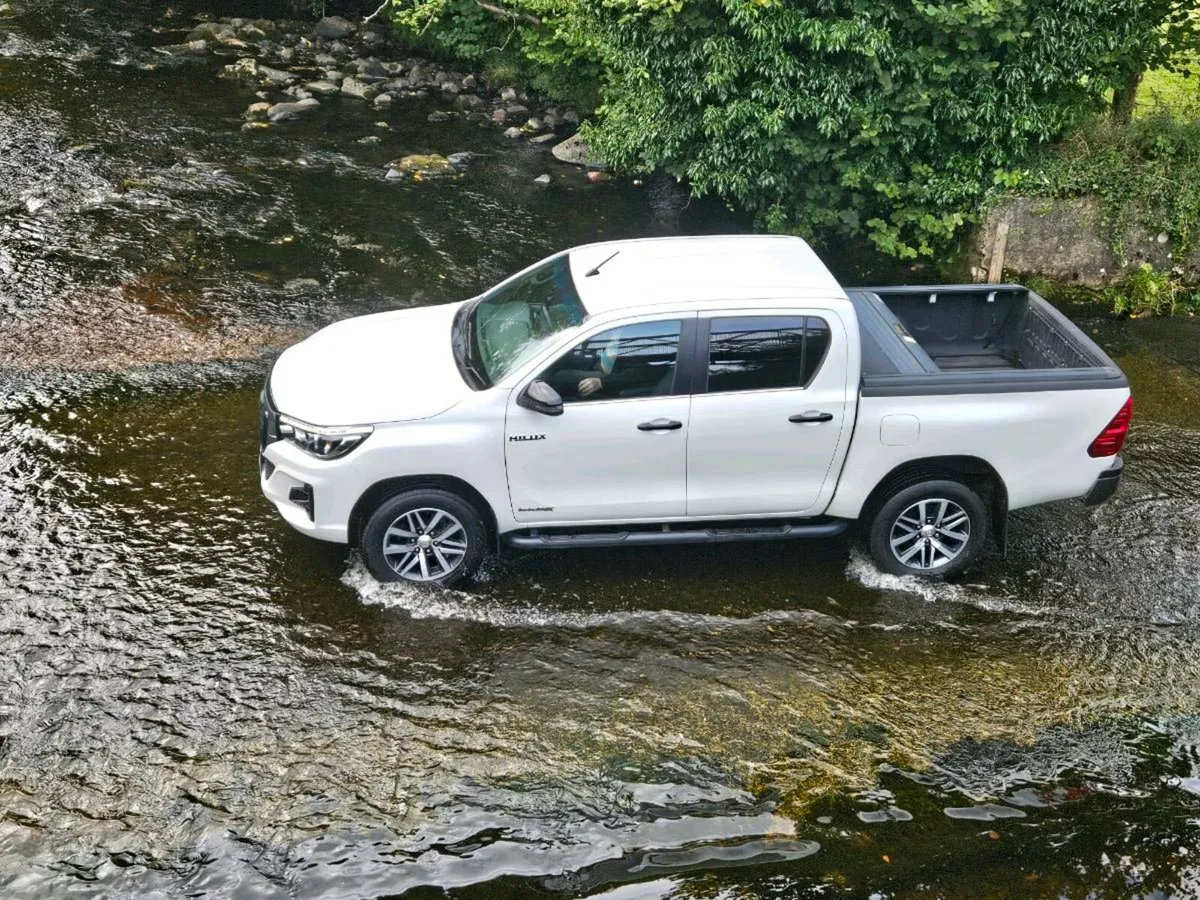 Toyota Hillux invincible x 2020 - Image 2