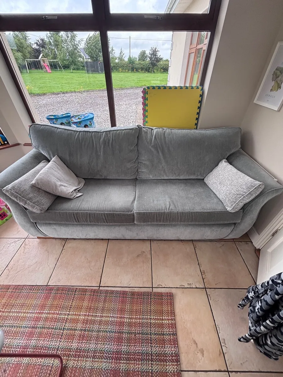 4 seater sofa suite 3&1 Seater - Image 1