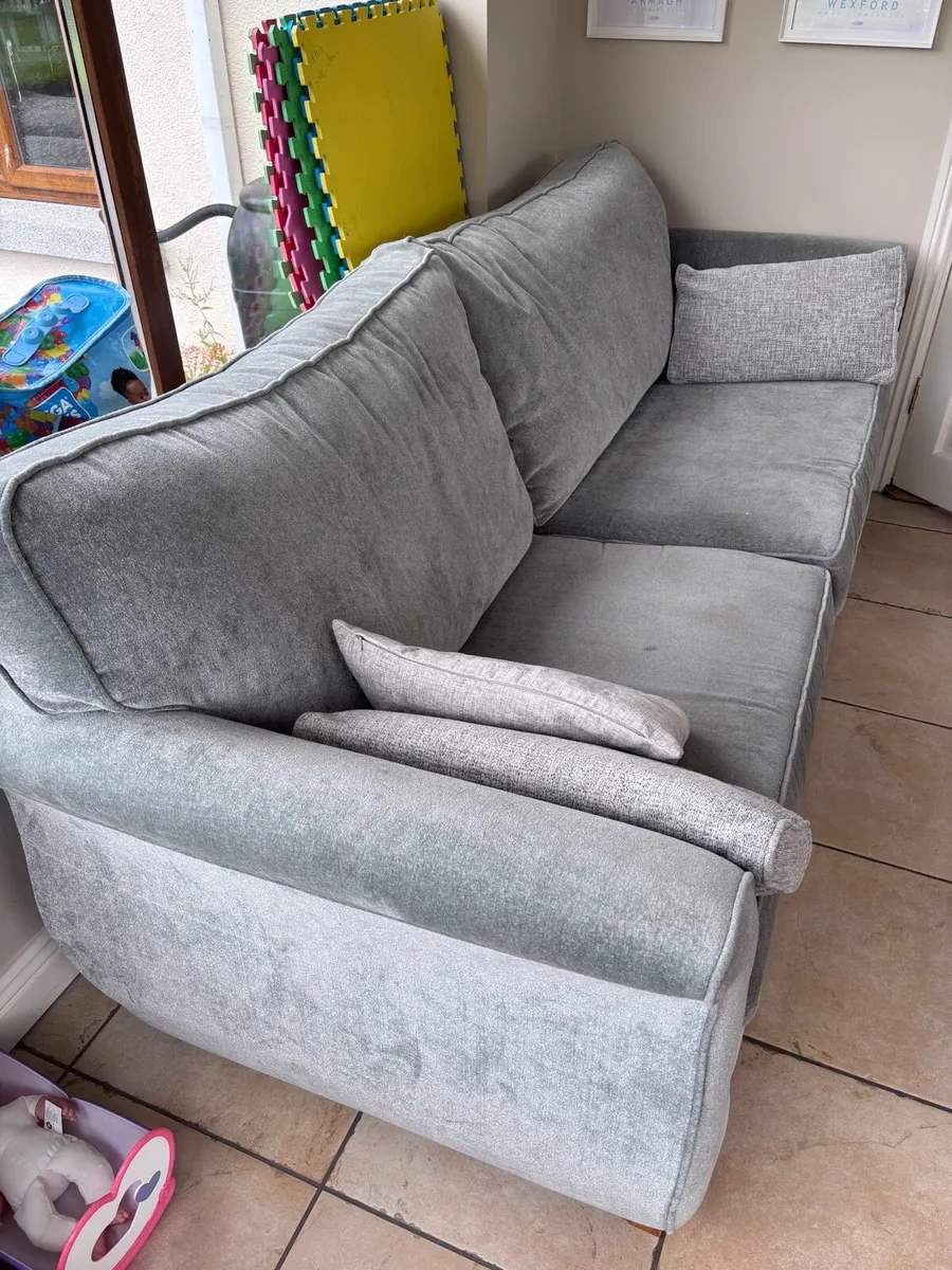4 seater sofa suite 3&1 Seater - Image 2