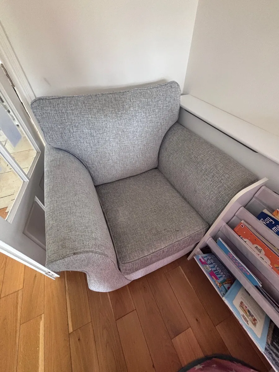 4 seater sofa suite 3&1 Seater - Image 4