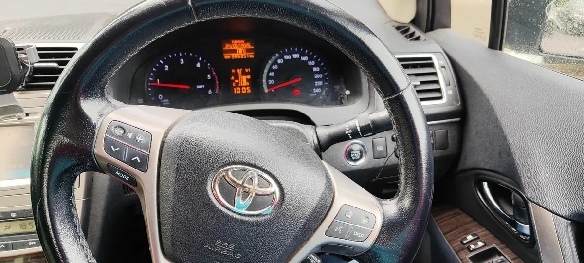 Toyota Avensis 2012 - Image 3