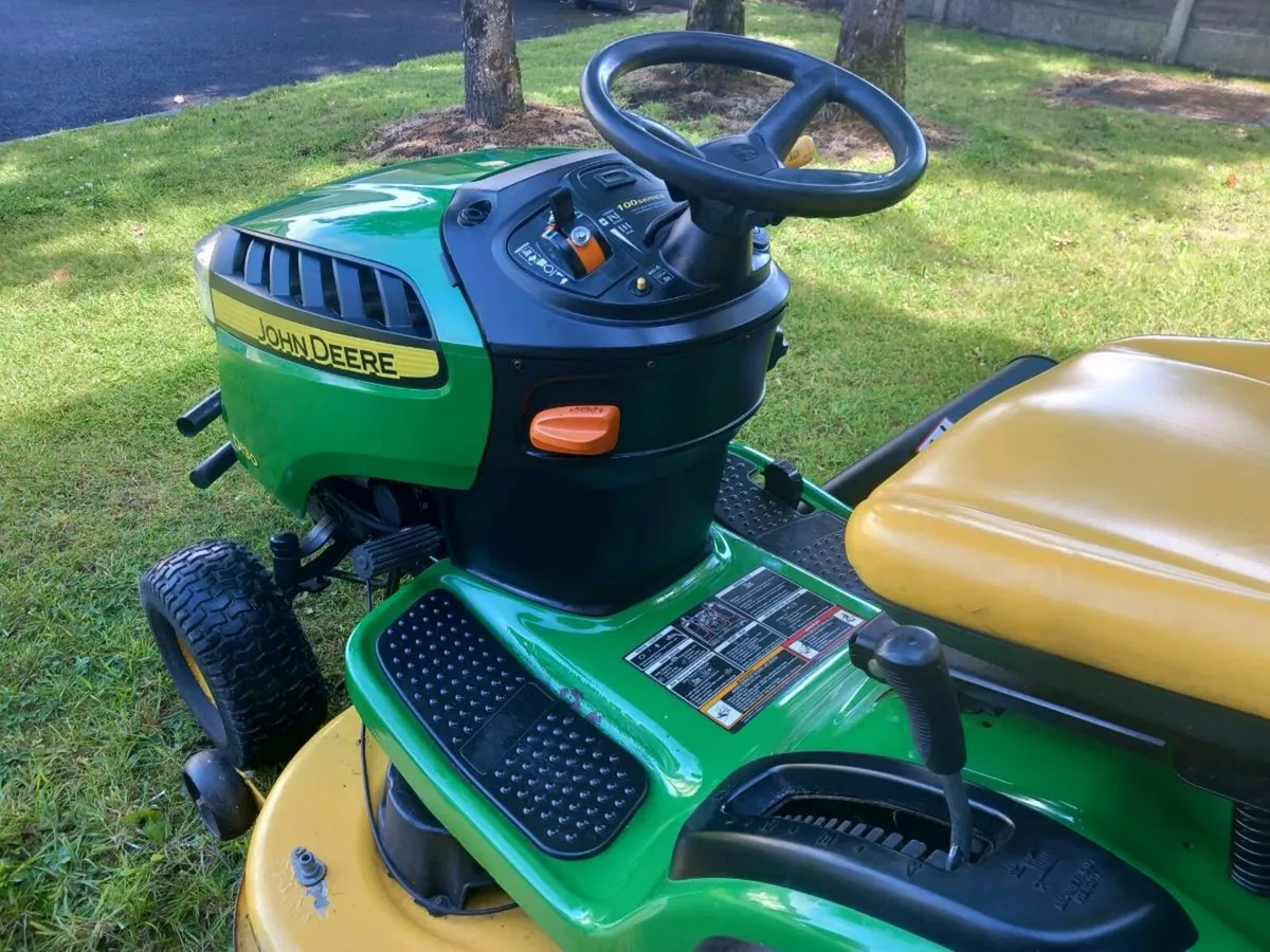 Ride on lawnmower 22hp - Image 4