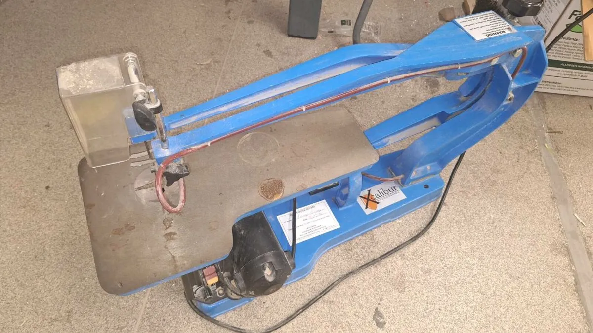 Scroll saw...2 left from 4 - Image 1