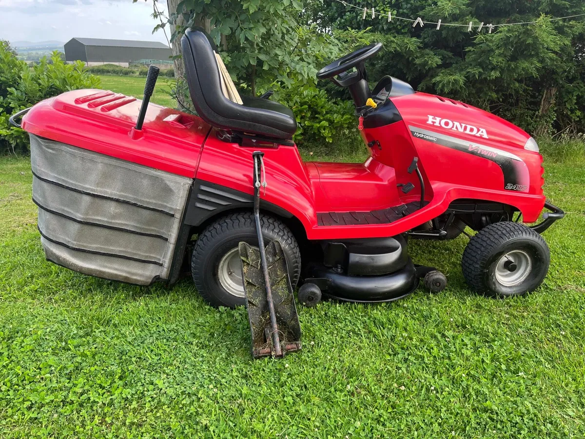 Honda 2417 20hp ride on lawnmower - Image 4