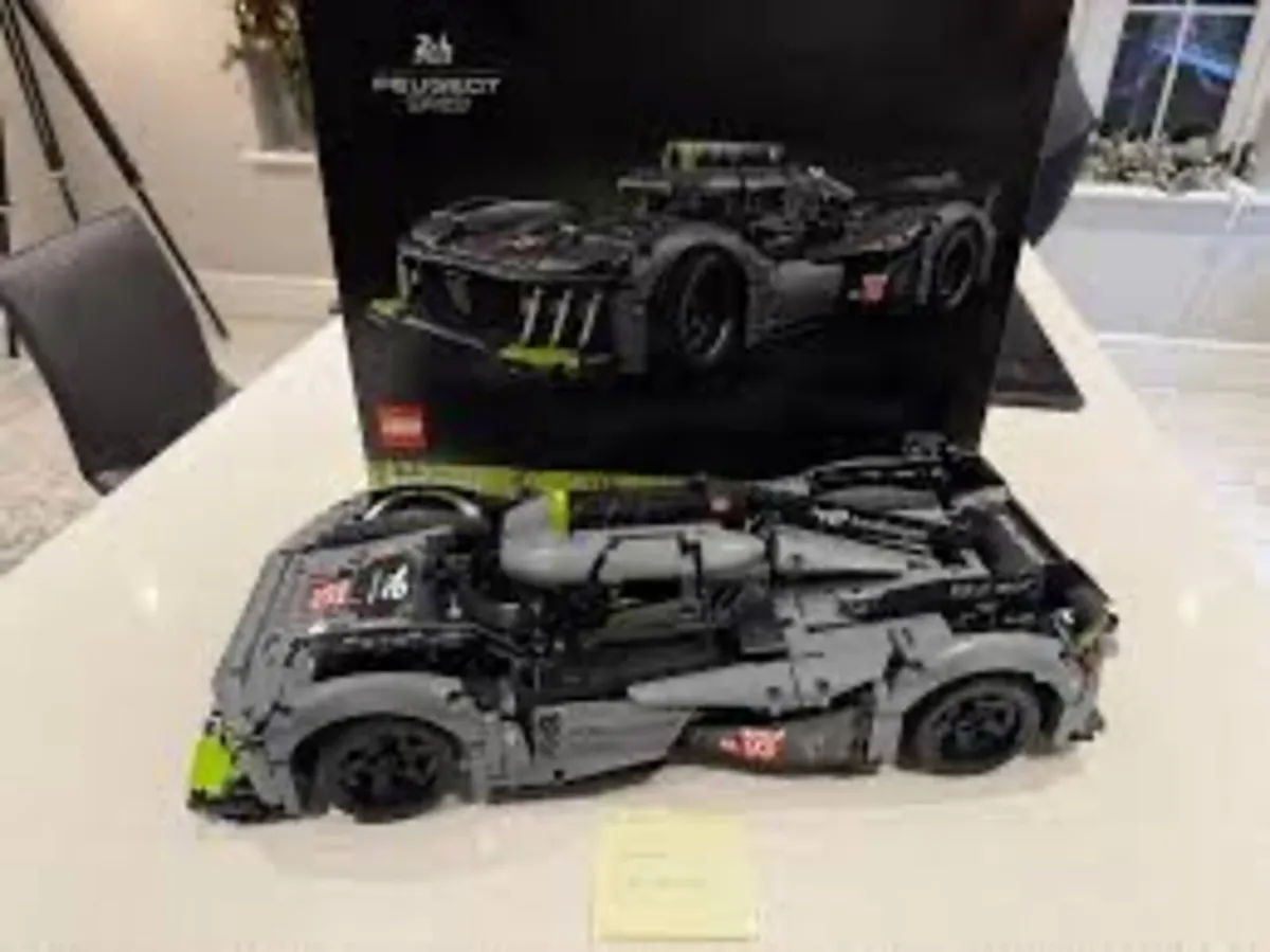 LEGO Technic Peugeot 9X8 24H Le Mans
