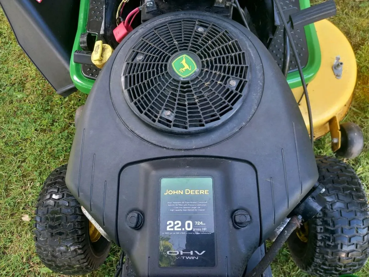 John deere ride on lawnmower - Image 1