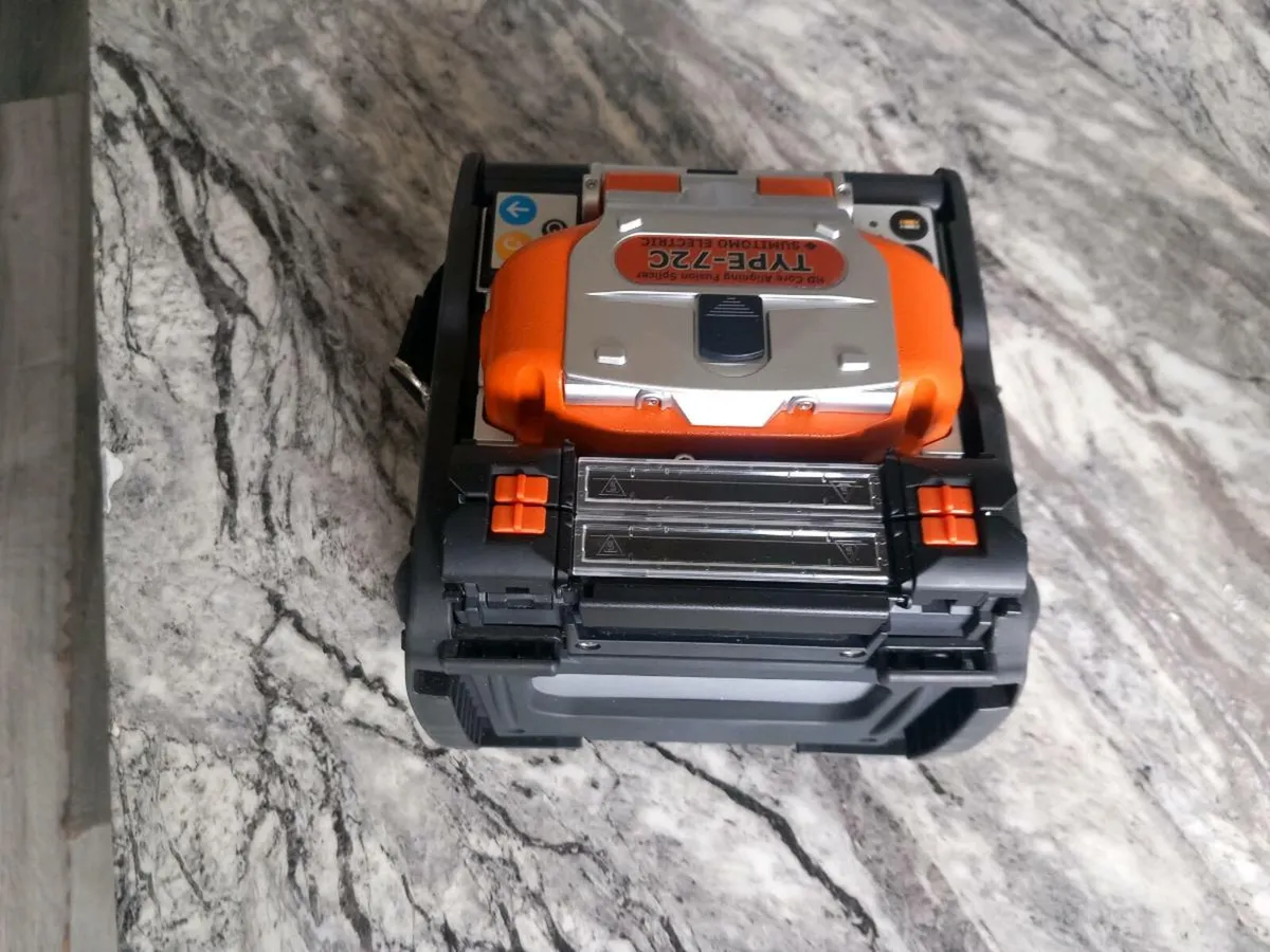 Hd core aligning fusion splicer - Image 3