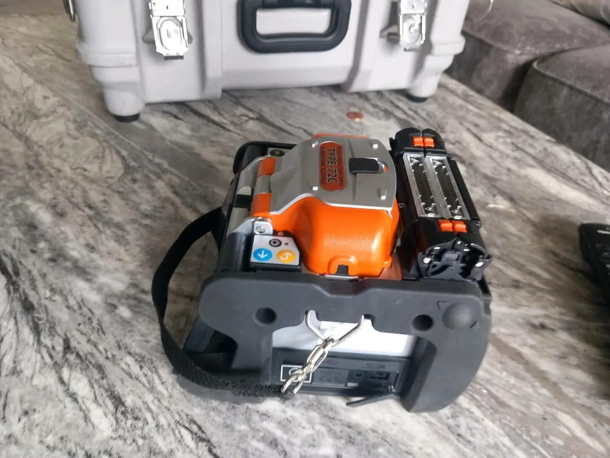 Hd core aligning fusion splicer - Image 4