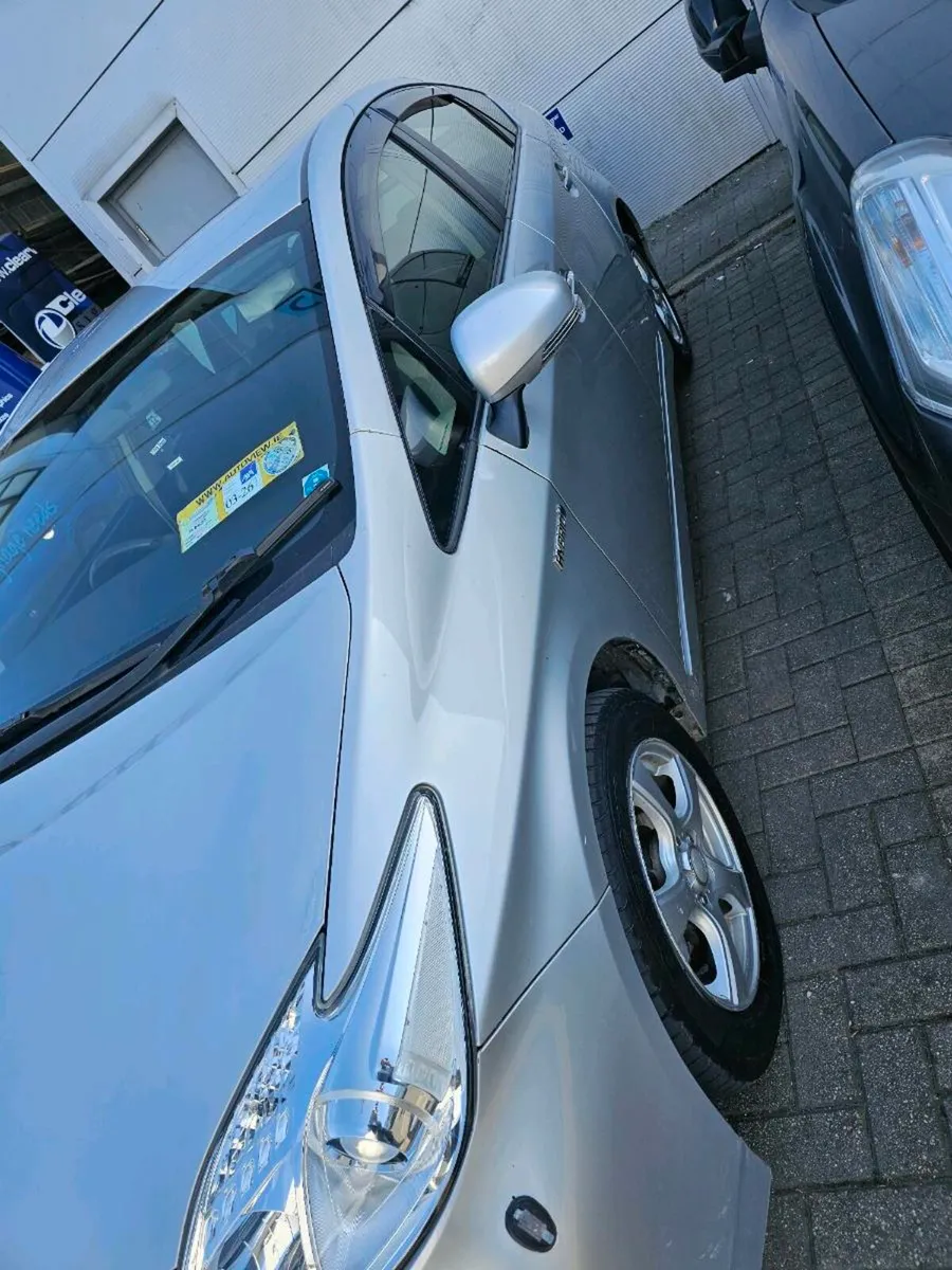 Toyota prius - Image 3
