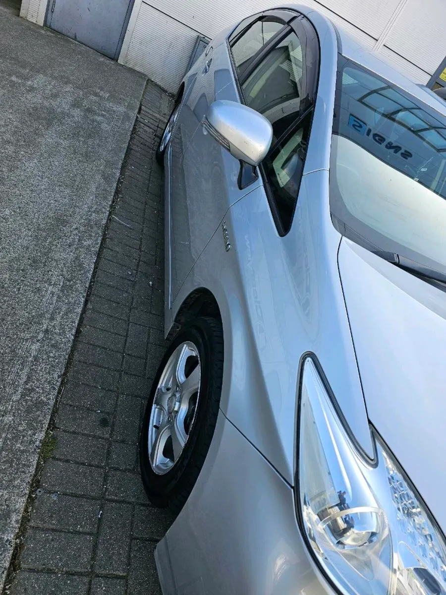 Toyota prius - Image 4