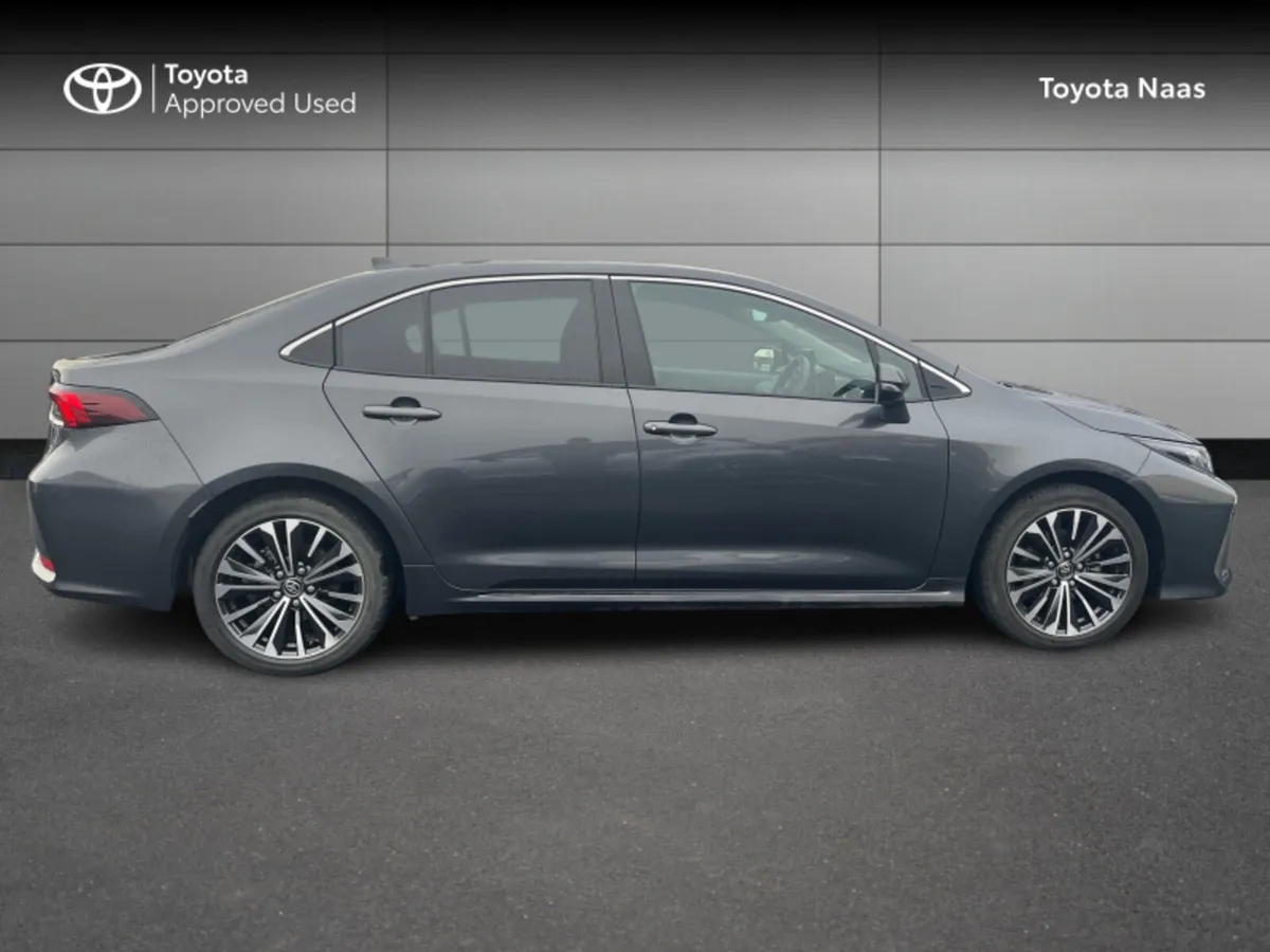 Toyota Corolla LUNA SPORT SALOON - Image 3