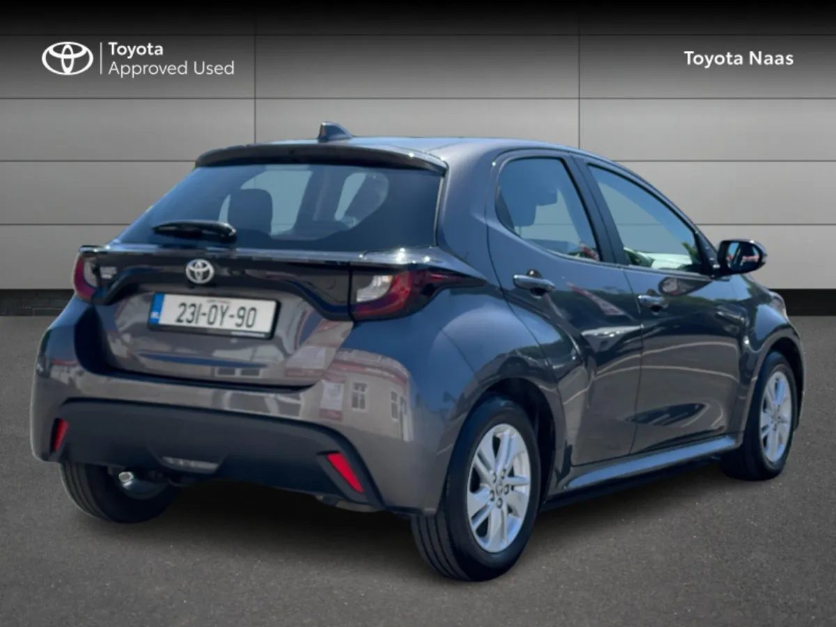 Toyota Yaris YARIS 1.0 LUNA - Image 2