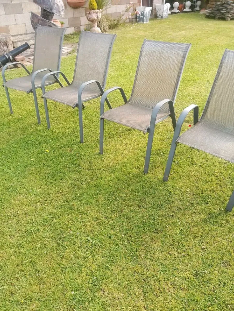 4 metal garden chairs - Image 1