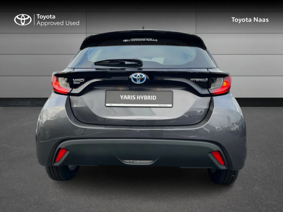Toyota Yaris YARIS HYBRID LUNA - Image 4