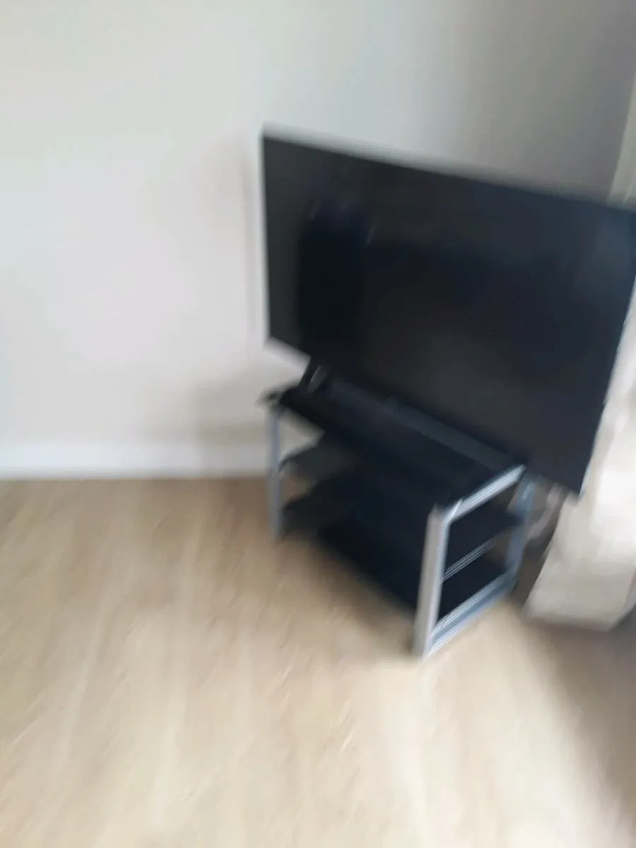 Sony 48 inch TV flat screen - Image 2